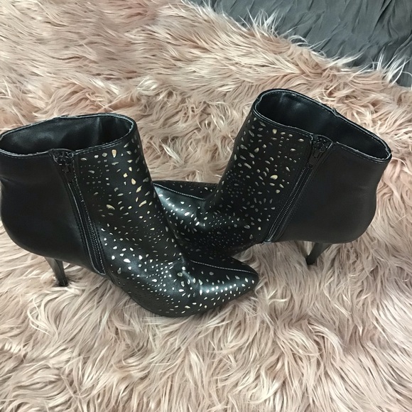 Cushion Walk Cut Outs Ankle Boots - Picture 6 of 7